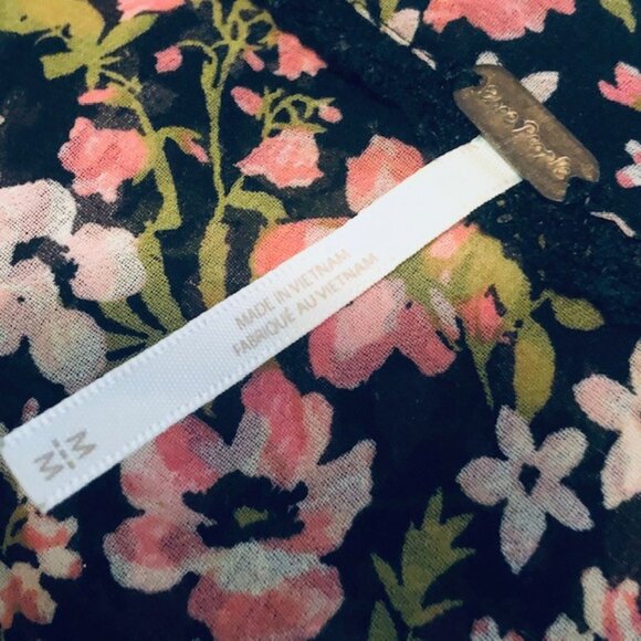 FREE PEOPLE Beautiful Floral Boho Cottagecore Relaxed Fit Blouse Size M - Picture 6 of 9